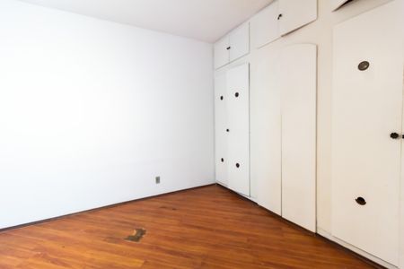 Casa para alugar com 650m², 4 quartos e 2 vagas Casa para alugar com 650m², 4 quartos e 2 vagasSuite