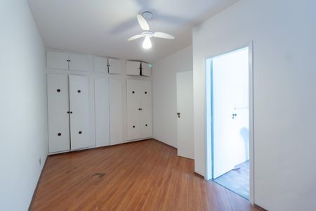 Casa para alugar com 650m², 4 quartos e 2 vagas Casa para alugar com 650m², 4 quartos e 2 vagasSuite