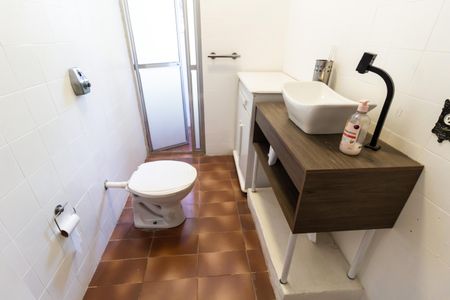 Casa para alugar com 650m², 4 quartos e 2 vagas Casa para alugar com 650m², 4 quartos e 2 vagasBanheiro do Corredor