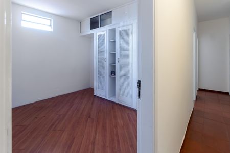 Casa para alugar com 650m², 4 quartos e 2 vagas Casa para alugar com 650m², 4 quartos e 2 vagasQuarto 1