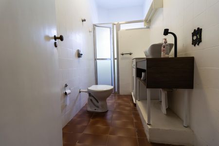 Casa para alugar com 650m², 4 quartos e 2 vagas Casa para alugar com 650m², 4 quartos e 2 vagasBanheiro do Corredor