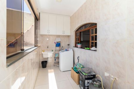 Casa à venda com 252m², 3 quartos e 2 vagasÁrea de Serviço