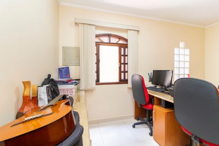 Casa à venda com 252m², 3 quartos e 2 vagasEscritório