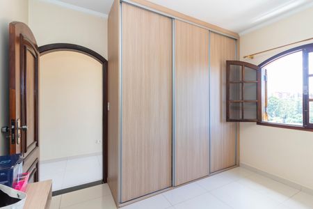 Casa à venda com 252m², 3 quartos e 2 vagasQuarto 2