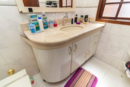 Casa à venda com 252m², 3 quartos e 2 vagasBanheiro da Suíte