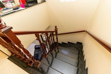 Casa à venda com 252m², 3 quartos e 2 vagasEscada