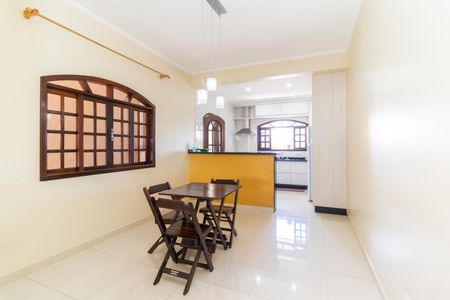 Casa à venda com 252m², 3 quartos e 2 vagasCopa