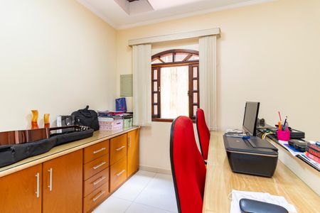 Casa à venda com 252m², 3 quartos e 2 vagasEscritório