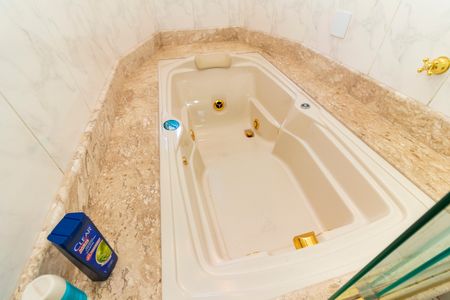 Casa à venda com 252m², 3 quartos e 2 vagasBanheiro da Suíte