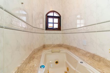 Casa à venda com 252m², 3 quartos e 2 vagasBanheiro da Suíte