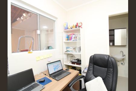 Casa à venda com 141m², 3 quartos e 2 vagasEscritório