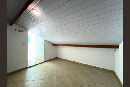 Casa à venda com 230m², 4 quartos e 4 vagas Casa à venda com 230m², 4 quartos e 4 vagasEscritório