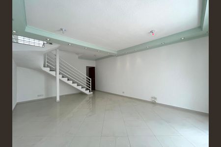 Casa à venda com 230m², 4 quartos e 4 vagas Casa à venda com 230m², 4 quartos e 4 vagasSala