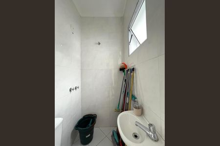 Casa à venda com 230m², 4 quartos e 4 vagas Casa à venda com 230m², 4 quartos e 4 vagasBanheiro de serviço