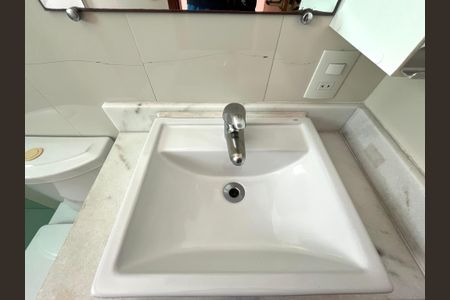 Casa à venda com 230m², 4 quartos e 4 vagas Casa à venda com 230m², 4 quartos e 4 vagasBanheiro da Suíte 2