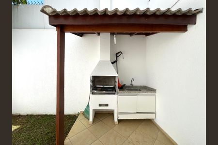 Casa à venda com 230m², 4 quartos e 4 vagas Casa à venda com 230m², 4 quartos e 4 vagasChurrasqueira