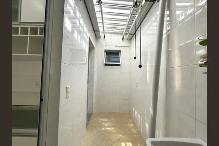 Casa à venda com 230m², 4 quartos e 4 vagas Casa à venda com 230m², 4 quartos e 4 vagasÁrea de Serviço