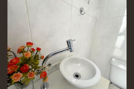 Casa à venda com 230m², 4 quartos e 4 vagas Casa à venda com 230m², 4 quartos e 4 vagasLavabo