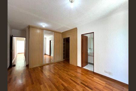 Casa à venda com 230m², 4 quartos e 4 vagas Casa à venda com 230m², 4 quartos e 4 vagasSuite 1