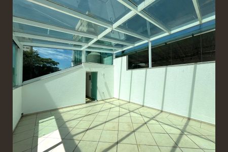 Casa à venda com 230m², 4 quartos e 4 vagas Casa à venda com 230m², 4 quartos e 4 vagasTerraço