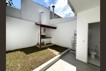 Casa à venda com 230m², 4 quartos e 4 vagas Casa à venda com 230m², 4 quartos e 4 vagasChurrasqueira