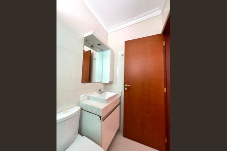 Casa à venda com 230m², 4 quartos e 4 vagas Casa à venda com 230m², 4 quartos e 4 vagasBanheiro da Suíte 2