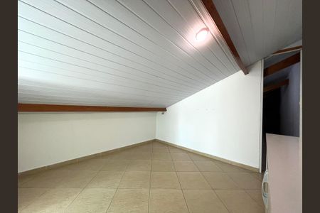 Casa à venda com 230m², 4 quartos e 4 vagas Casa à venda com 230m², 4 quartos e 4 vagasEscritório