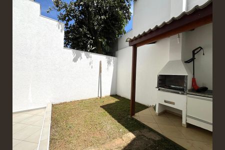 Casa à venda com 230m², 4 quartos e 4 vagas Casa à venda com 230m², 4 quartos e 4 vagasChurrasqueira