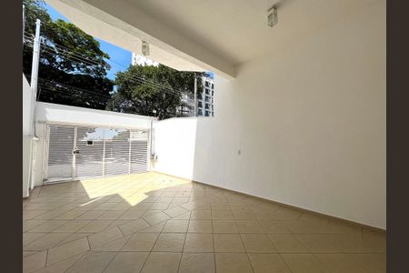 Casa à venda com 230m², 4 quartos e 4 vagas Casa à venda com 230m², 4 quartos e 4 vagasGaragem