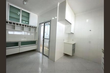 Casa à venda com 230m², 4 quartos e 4 vagas Casa à venda com 230m², 4 quartos e 4 vagasCozinha