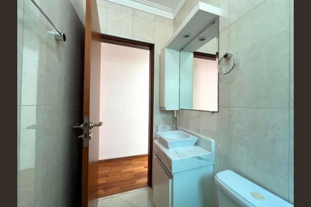 Casa à venda com 230m², 4 quartos e 4 vagas Casa à venda com 230m², 4 quartos e 4 vagasBanheiro Social