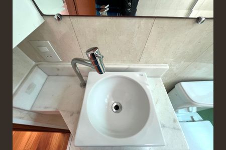 Casa à venda com 230m², 4 quartos e 4 vagas Casa à venda com 230m², 4 quartos e 4 vagasBanheiro Social