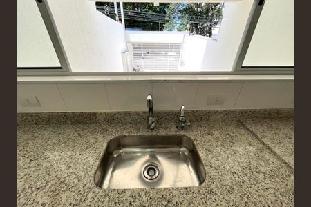 Casa à venda com 230m², 4 quartos e 4 vagas Casa à venda com 230m², 4 quartos e 4 vagasCozinha