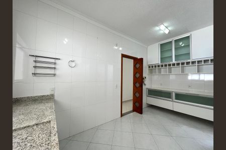 Casa à venda com 230m², 4 quartos e 4 vagas Casa à venda com 230m², 4 quartos e 4 vagasCozinha