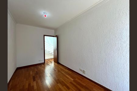 Casa à venda com 230m², 4 quartos e 4 vagas Casa à venda com 230m², 4 quartos e 4 vagasQuarto 4