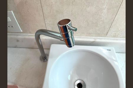 Casa à venda com 230m², 4 quartos e 4 vagas Casa à venda com 230m², 4 quartos e 4 vagasBanheiro Social