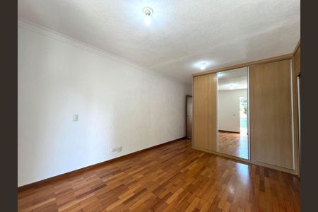 Casa à venda com 230m², 4 quartos e 4 vagas Casa à venda com 230m², 4 quartos e 4 vagasSuite 1