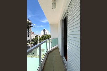 Casa à venda com 230m², 4 quartos e 4 vagas Casa à venda com 230m², 4 quartos e 4 vagasVaranda da Suíte 1