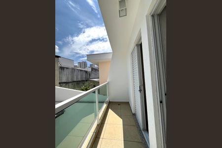 Casa à venda com 230m², 4 quartos e 4 vagas Casa à venda com 230m², 4 quartos e 4 vagasVaranda do Quarto 3