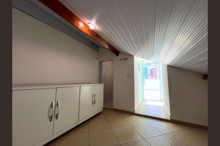 Casa à venda com 230m², 4 quartos e 4 vagas Casa à venda com 230m², 4 quartos e 4 vagasEscritório