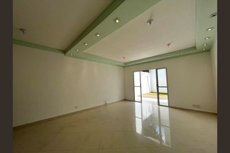 Casa à venda com 230m², 4 quartos e 4 vagas Casa à venda com 230m², 4 quartos e 4 vagasSala