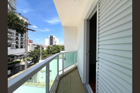 Casa à venda com 230m², 4 quartos e 4 vagas Casa à venda com 230m², 4 quartos e 4 vagasVaranda da Suíte 1