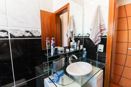 Casa à venda com 308m², 4 quartos e 4 vagas Casa à venda com 308m², 4 quartos e 4 vagasBanheiro Suíte 4