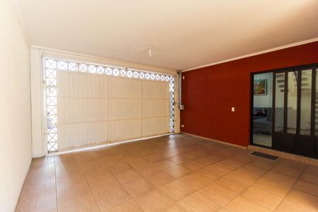 Casa à venda com 308m², 4 quartos e 4 vagas Casa à venda com 308m², 4 quartos e 4 vagasQuintal