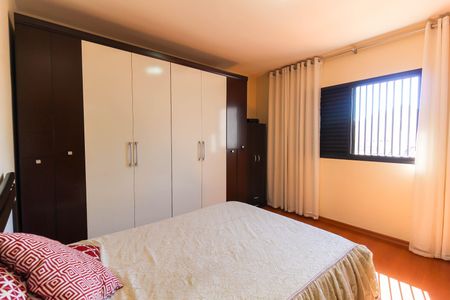 Casa à venda com 308m², 4 quartos e 4 vagas Casa à venda com 308m², 4 quartos e 4 vagas Suíte 2