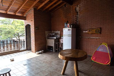 Casa à venda com 162m², 4 quartos e 2 vagasChurrasqueira