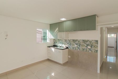 Sala e Cozinha de casa para alugar com 2 quartos, 81m² em Vila Nivi, São Paulo