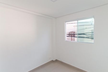 Quarto de casa para alugar com 2 quartos, 81m² em Vila Nivi, São Paulo