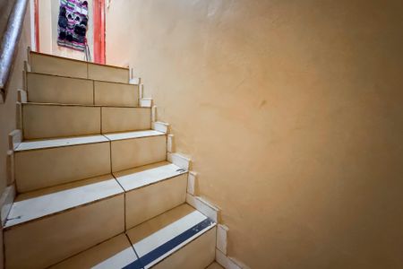 Casa à venda com 90m², 2 quartos e sem vagaEscada