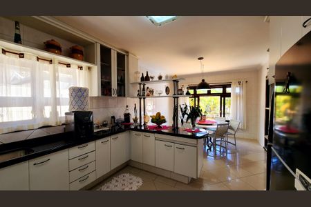 Casa de condomínio à venda com 540m², 6 quartos e 6 vagas Casa de condomínio à venda com 540m², 6 quartos e 6 vagasCozinha